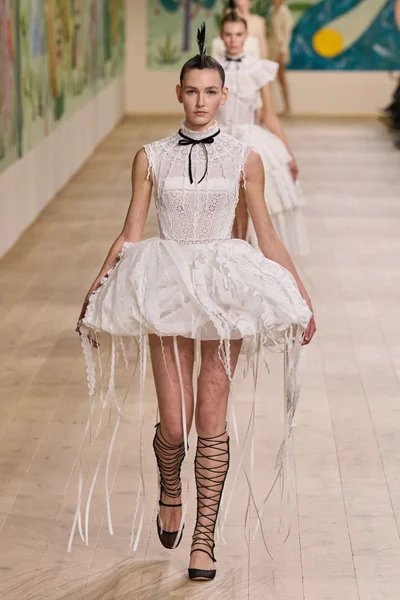 Look 19